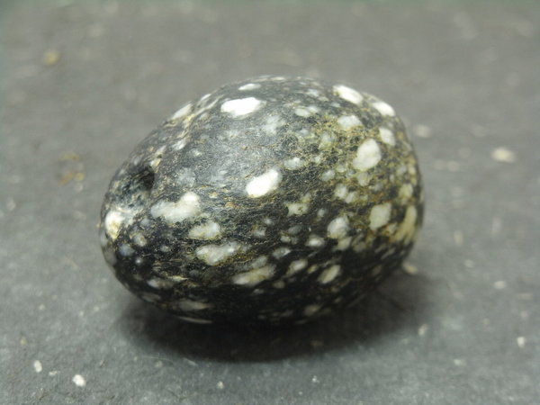 Antike Steinperle Granit