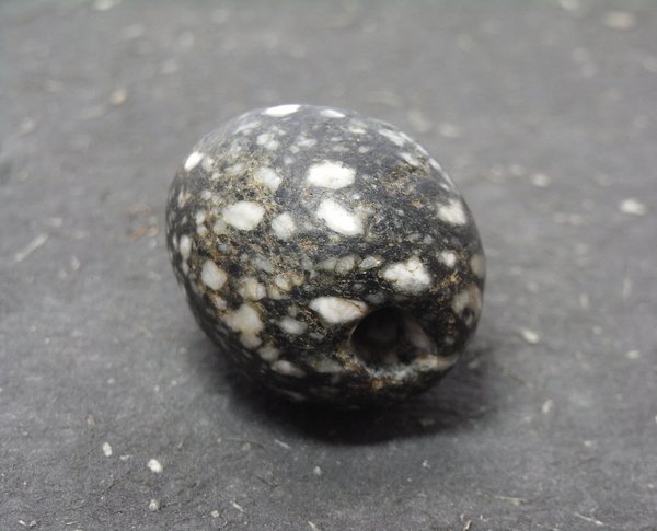 Antike Steinperle Granit
