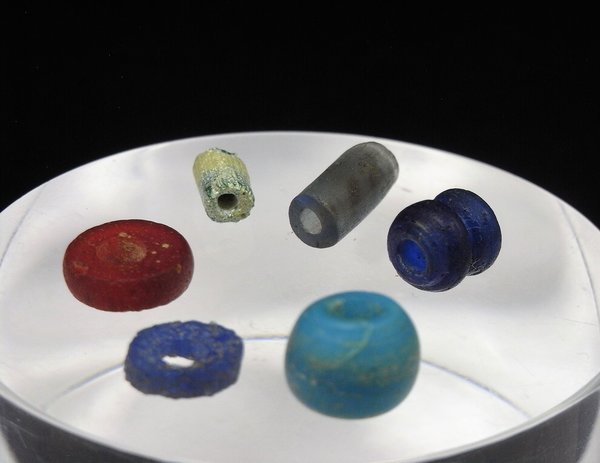Konvolut von 6 römischen antiken Glasperlen